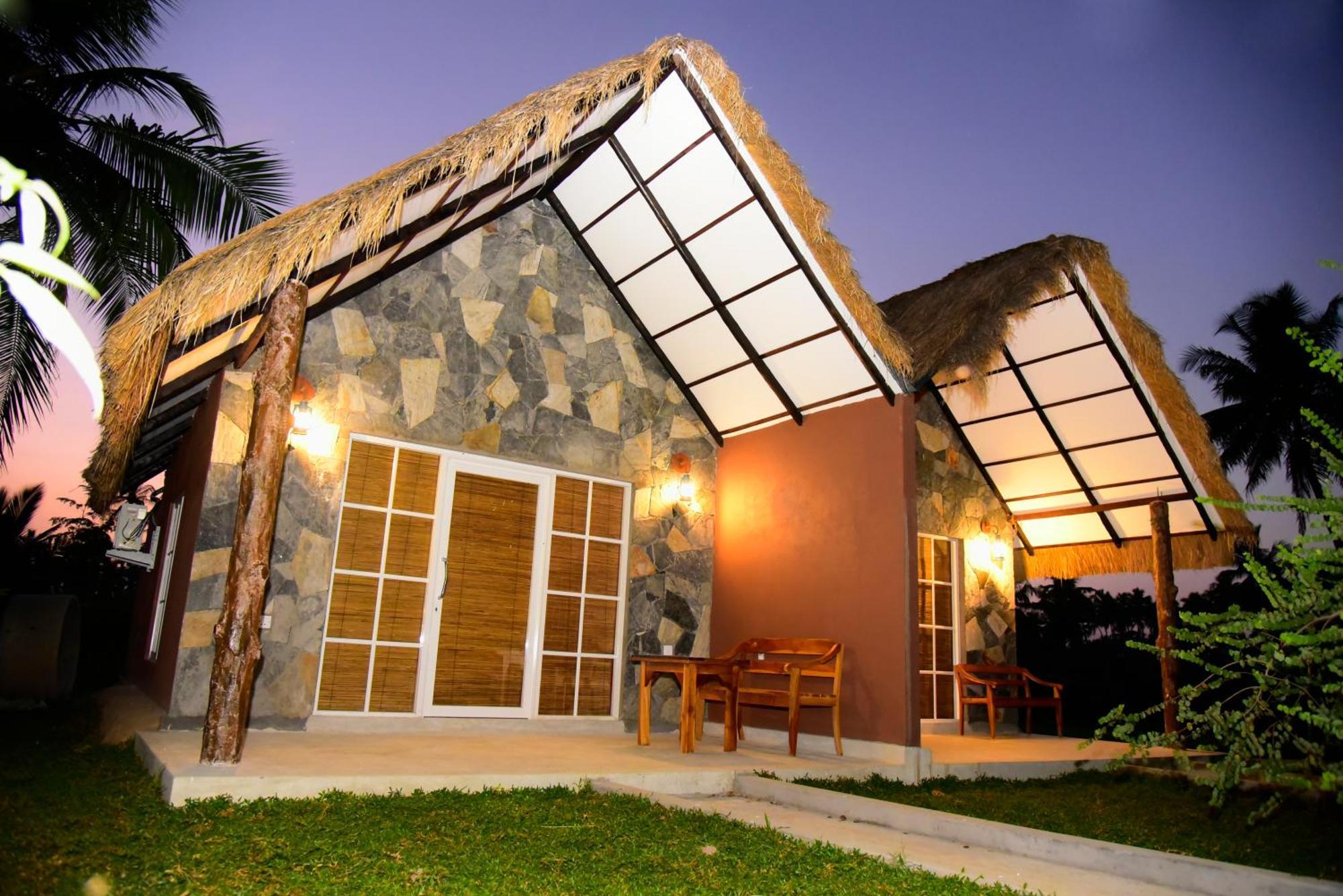 Coco Village Hotel 칠라우 외부 사진