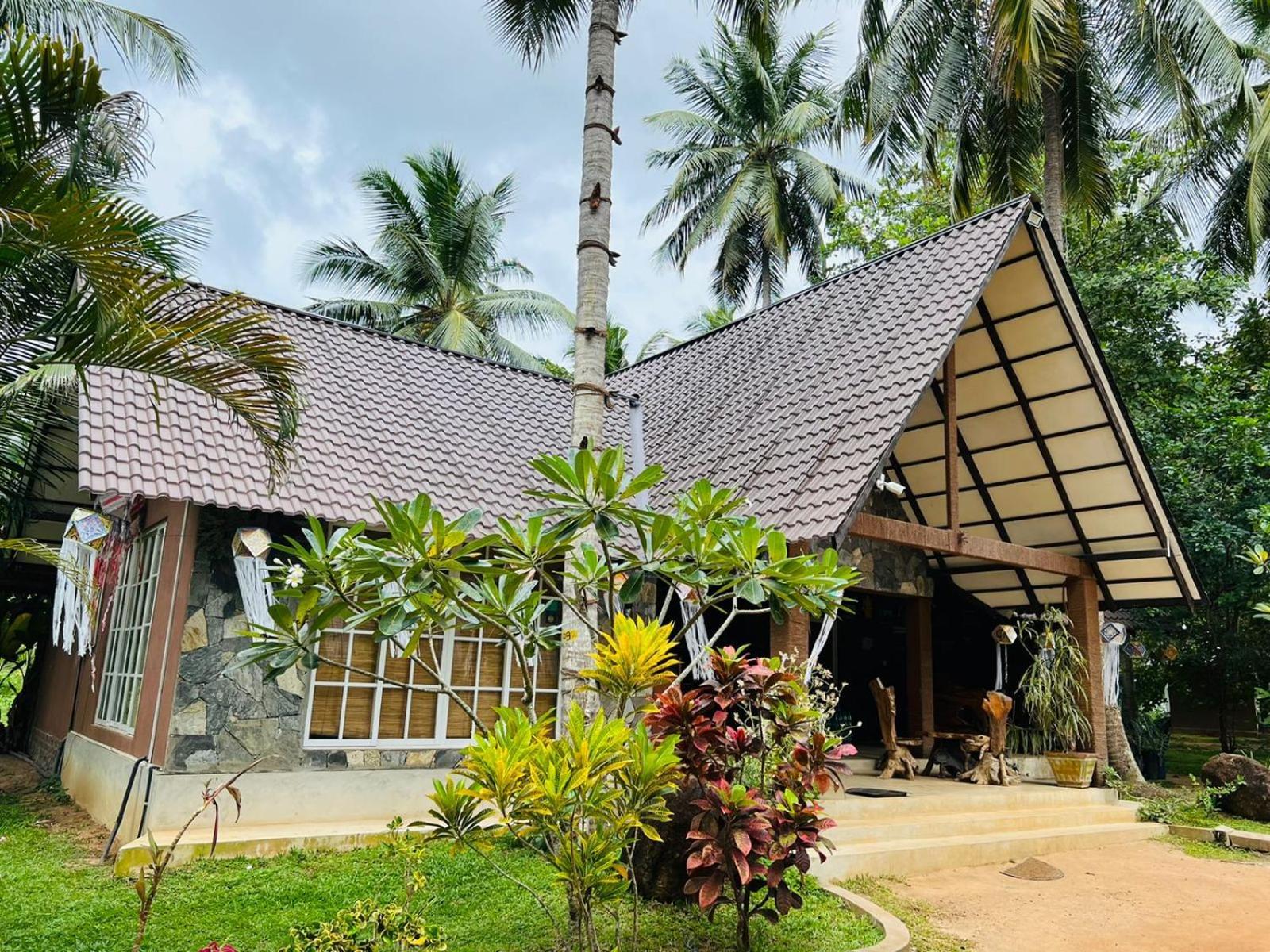 Coco Village Hotel 칠라우 외부 사진
