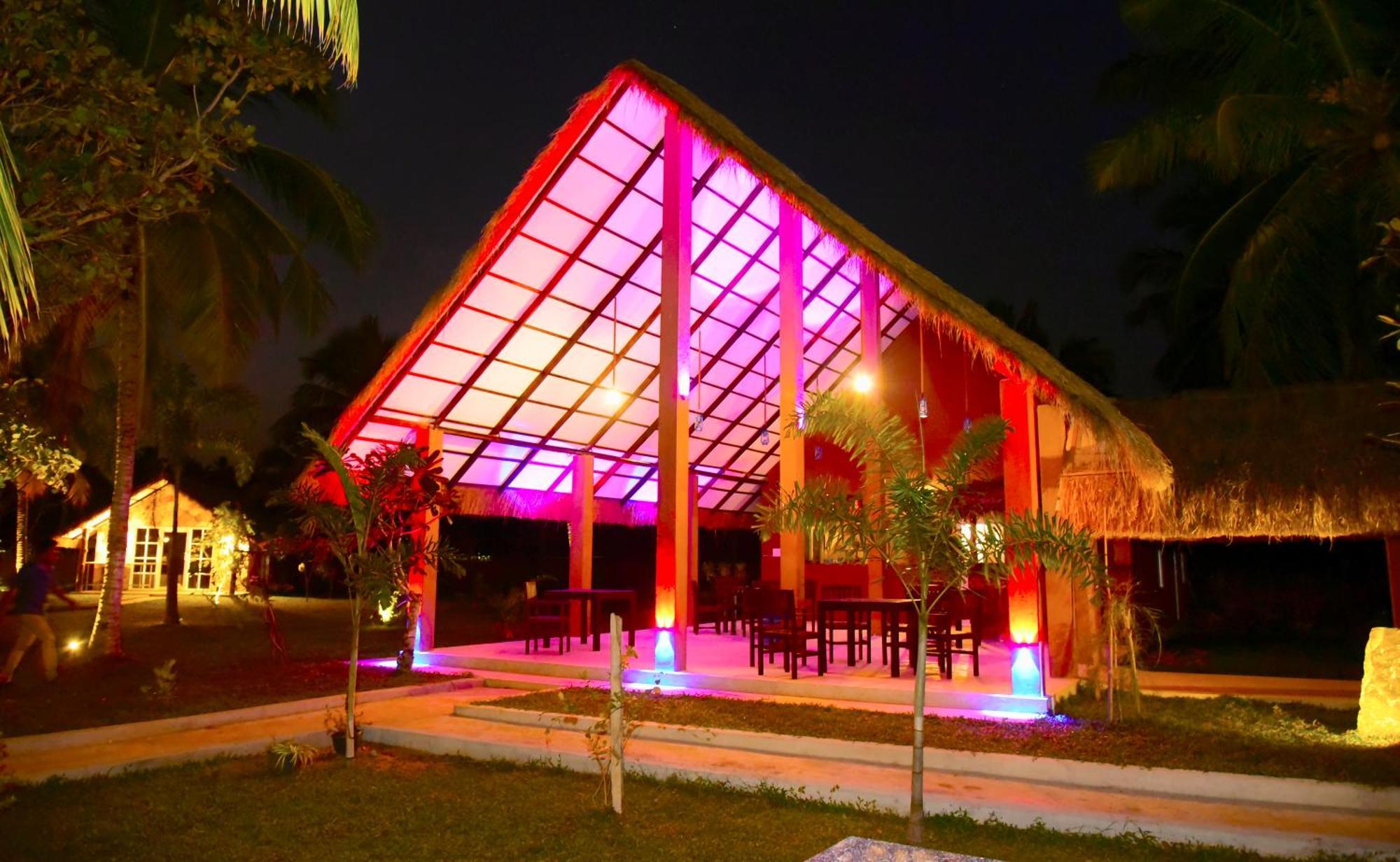 Coco Village Hotel 칠라우 외부 사진